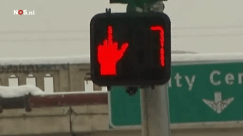 Say_WHAT_Traffic_Light_gives_pedestrians_the_middle_finger